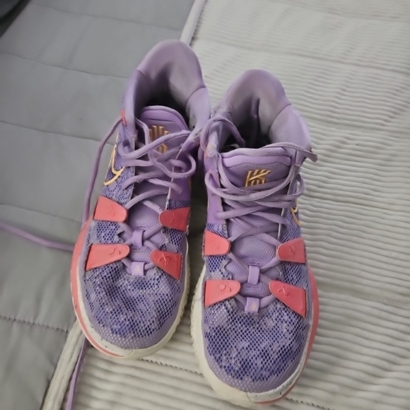 Nike Kyrie 7 Daughters Purple and Pink Basketball Shoes Size 7 - Picture 16 of 16